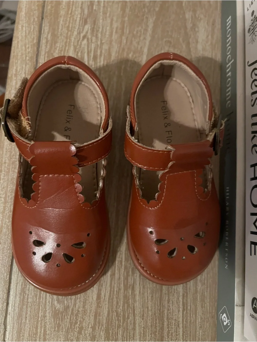 Girls' Classic Brown T-Strap Mary Jane Shoes Felix & flora